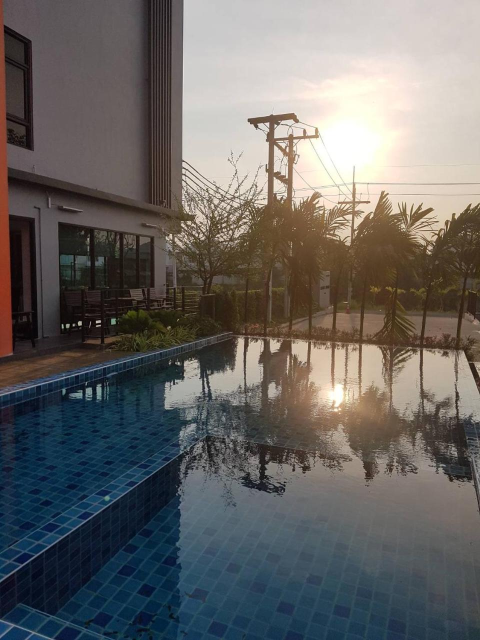 Bangkok Boutique Resort Rangsit Патум Тани Екстериор снимка